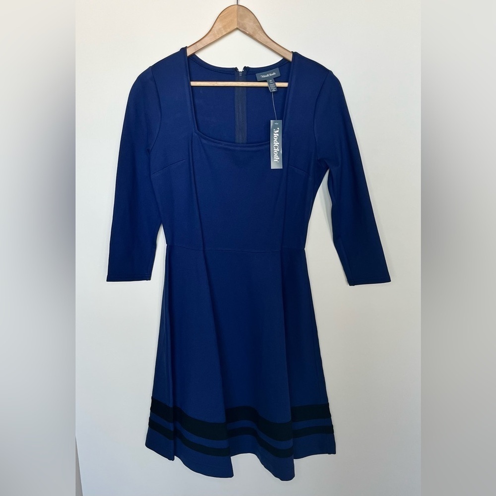 ModCloth Women’s Navy Blue Fit & Flare Dress 3/4 Sleeve Striped Hem Size Medium - Picture 2 of 9